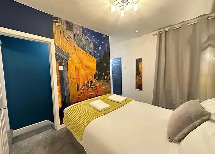 5 Mins To Anfield, 2 Bed, Mosaic Art House