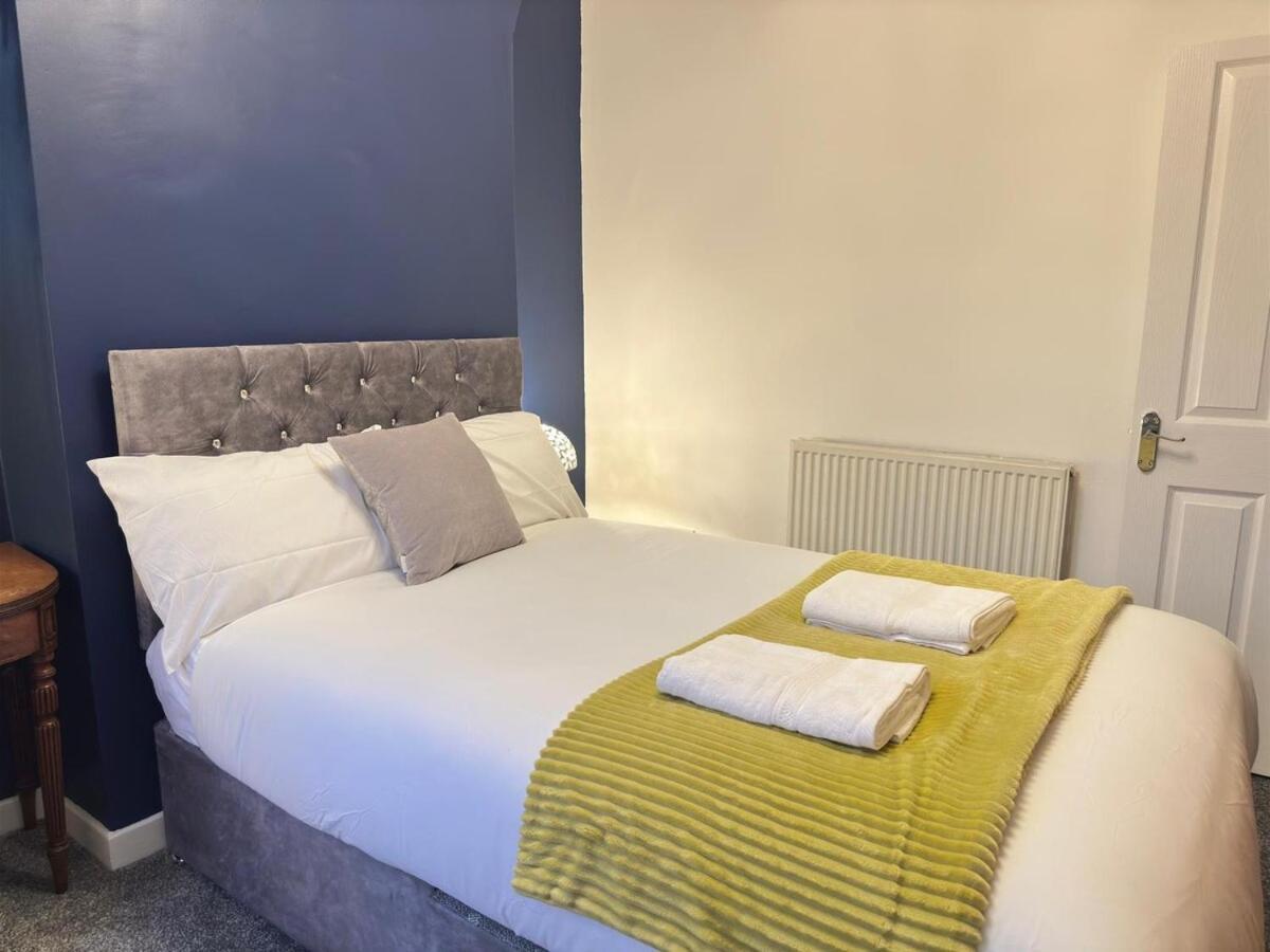 5 Mins To Anfield, 2 Bed, Mosaic Art House Holiday home Liverpool
