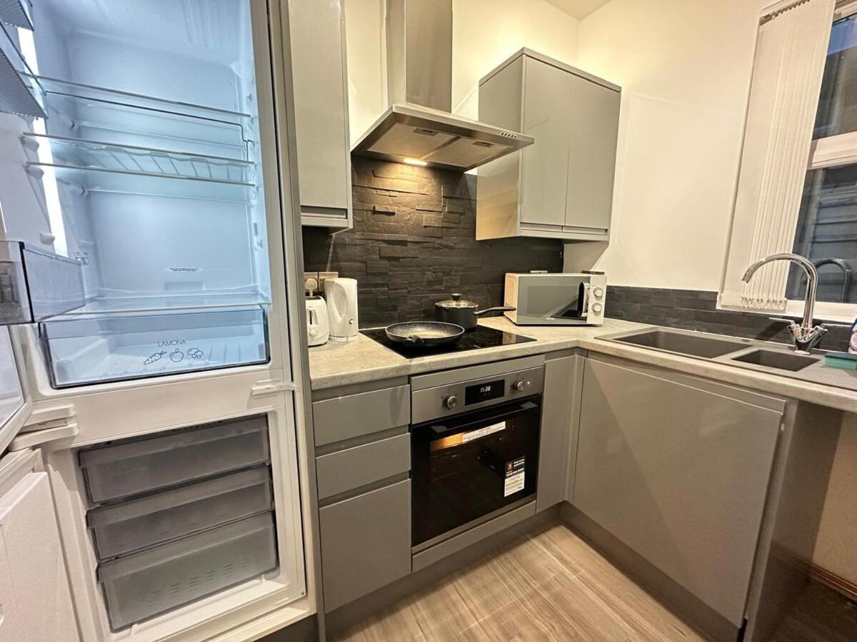 Holiday home 5 Mins To Anfield, 2 Bed, Mosaic Art House *