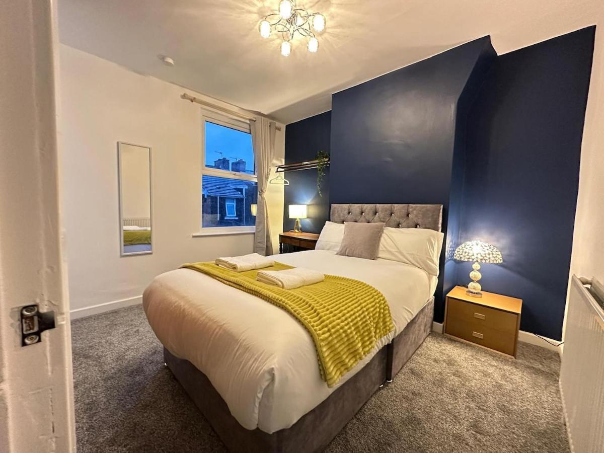 5 Mins To Anfield, 2 Bed, Mosaic Art House Holiday home Liverpool